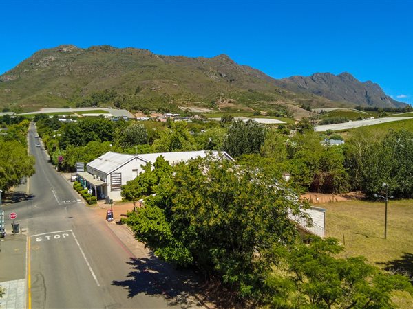 2 270 m² Land