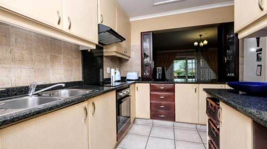 4 Bed Townhouse in Mt Edgecombe photo number 5