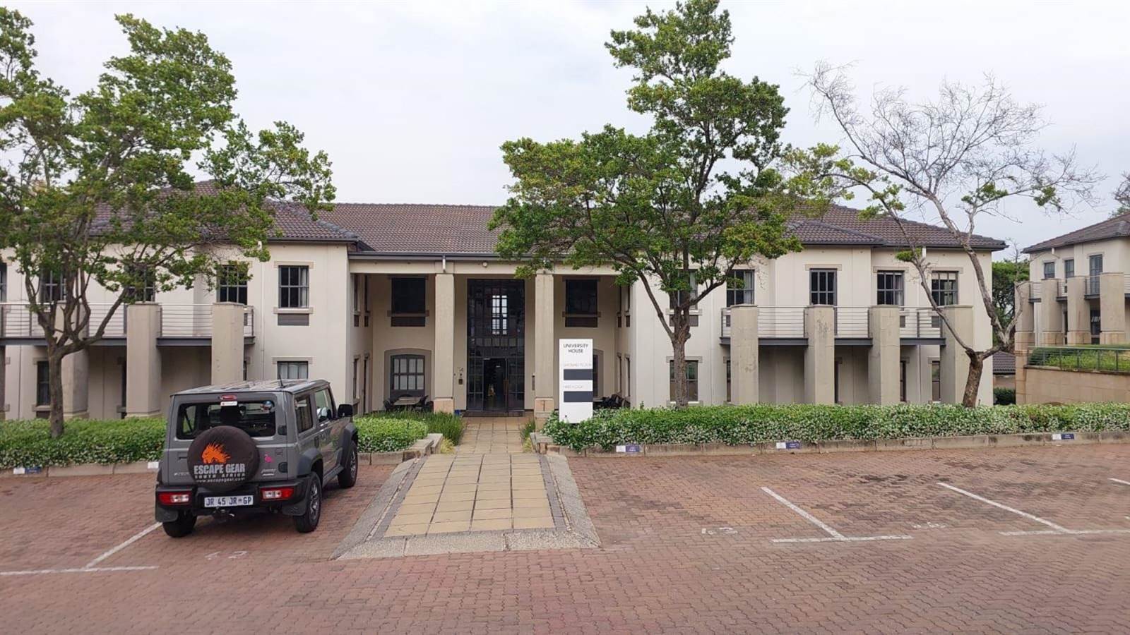 386  m² Commercial space in Bryanston photo number 1