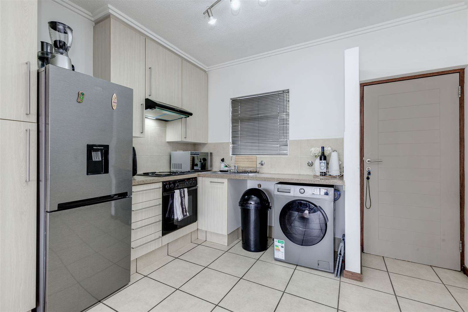 1 Bed Apartment in Lonehill photo number 8