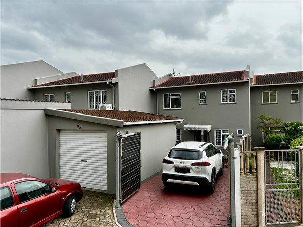 3 Bedroom Townhouse 3 Bedroom Townhouse
