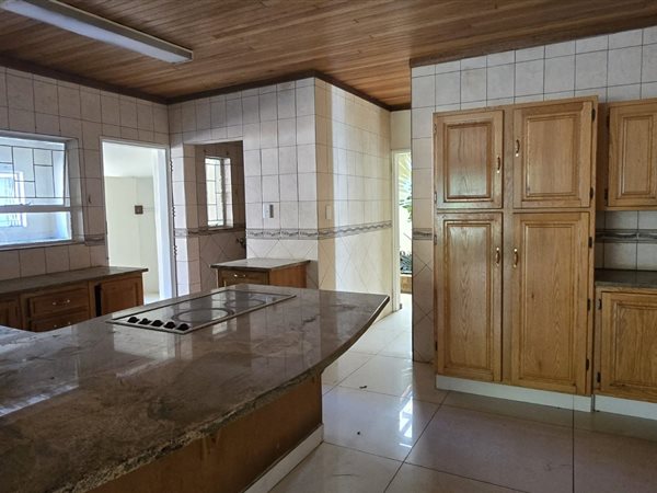 5 Bedroom House 5 Bedroom House