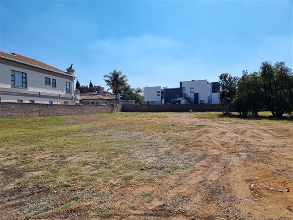 1 065 m² Land