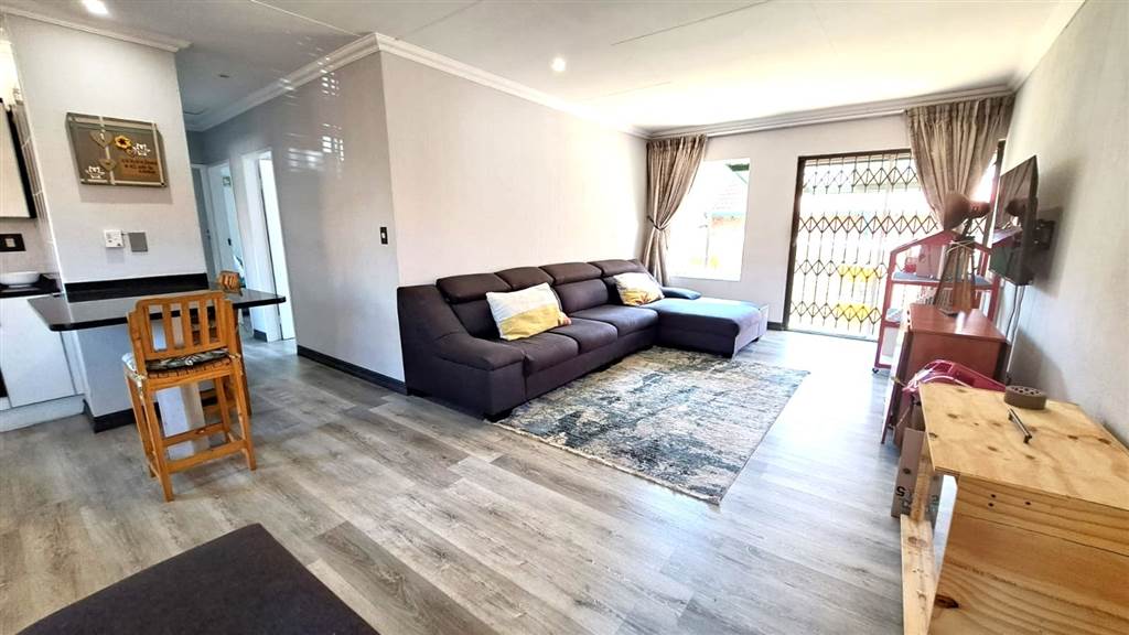 3 Bed Townhouse in Highveld photo number 3