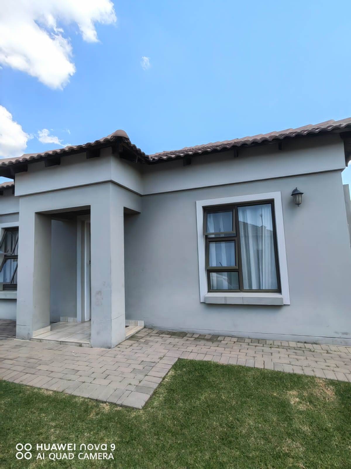 2 Bed Townhouse in Trichardt photo number 10