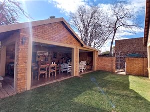 4 Bed House in Country View