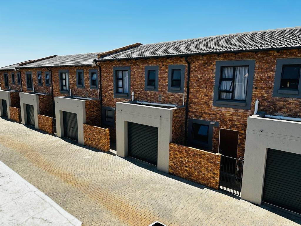 3 Bed Townhouse in Rand Collieries photo number 1