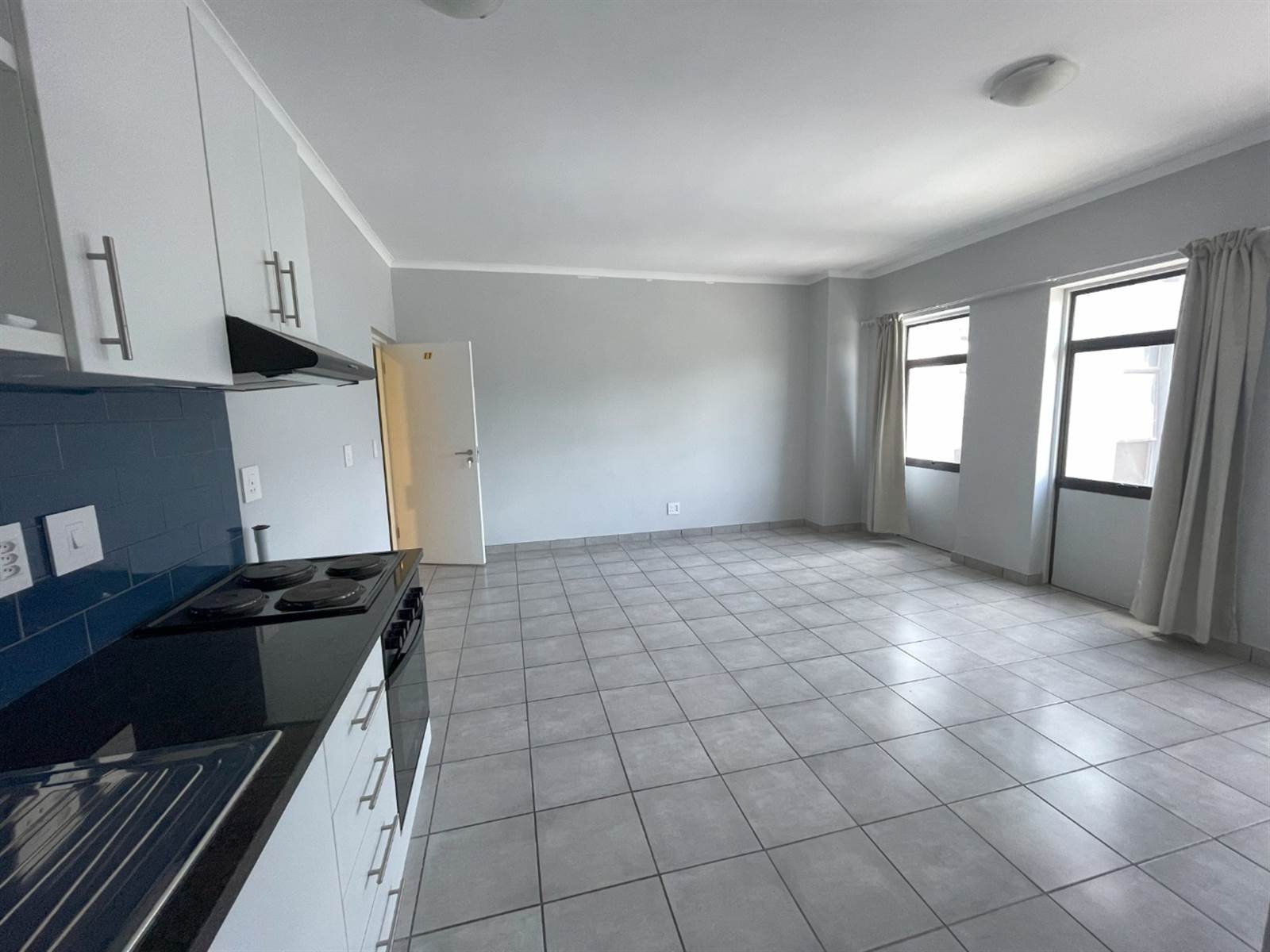 1 Bed Apartment in Paarl Central East photo number 9