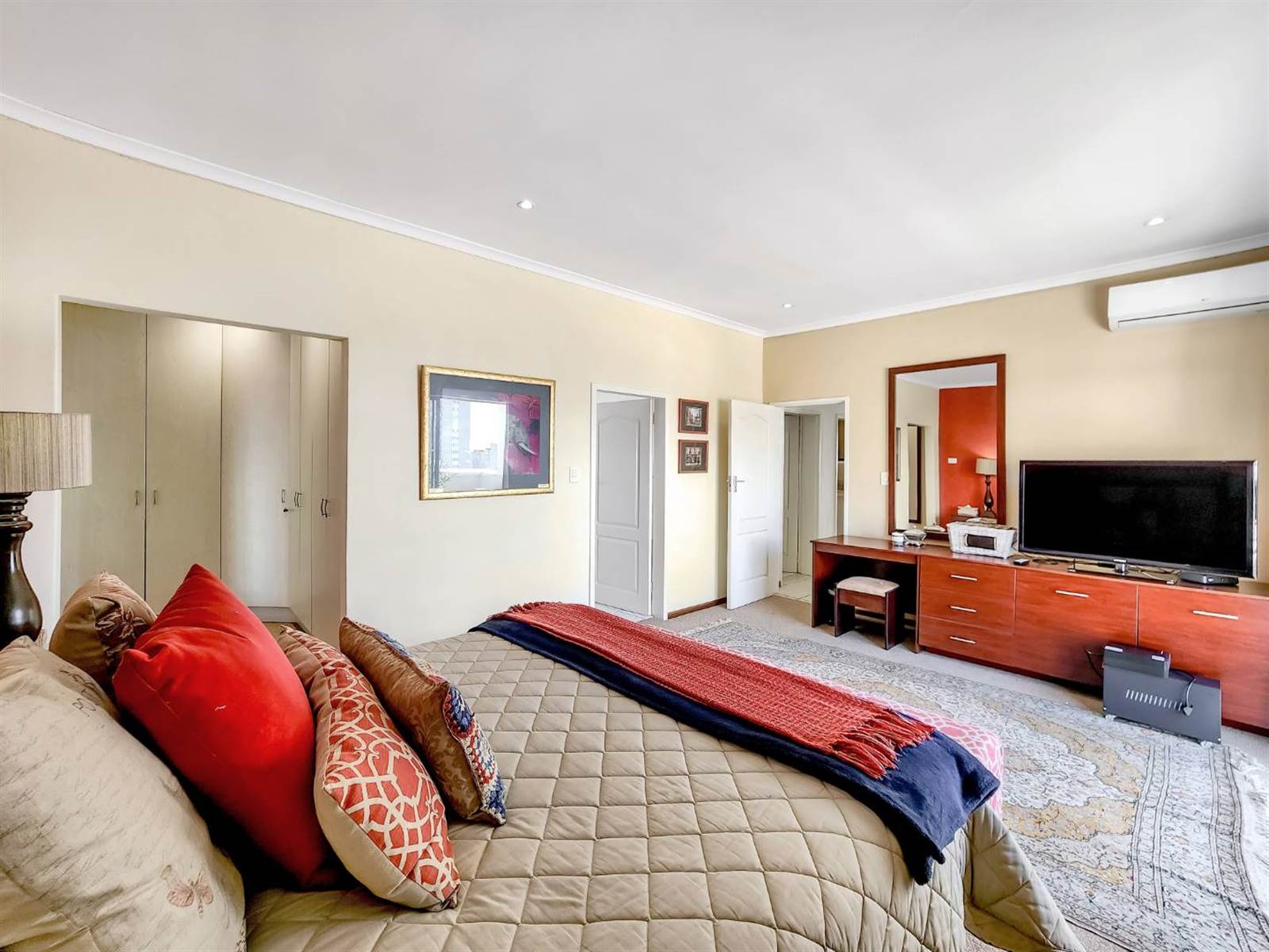 3 Bed Apartment in Sea Point photo number 26