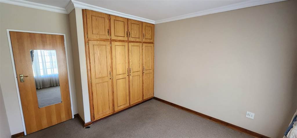 3 Bed Townhouse in Baillie Park photo number 11
