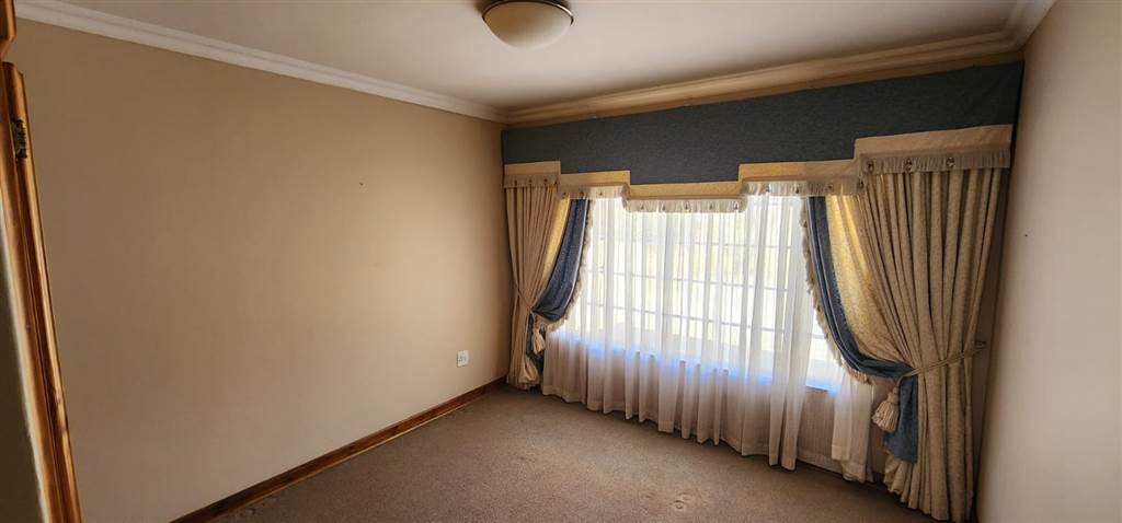 3 Bed Townhouse in Baillie Park photo number 13