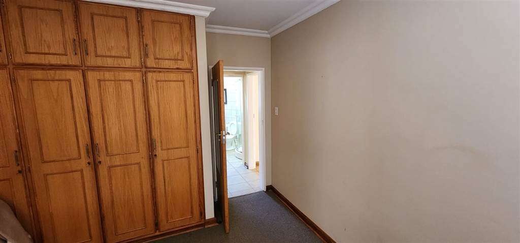3 Bed Townhouse in Baillie Park photo number 12