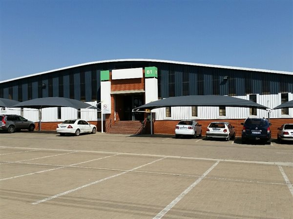 2 350  m² Commercial space