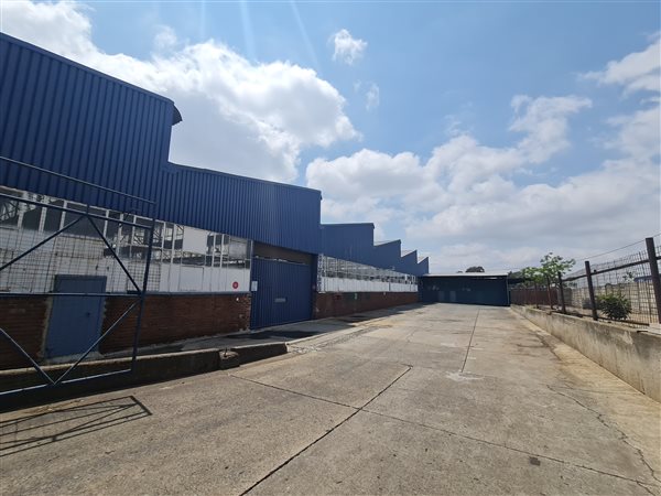 6 000  m² Industrial space