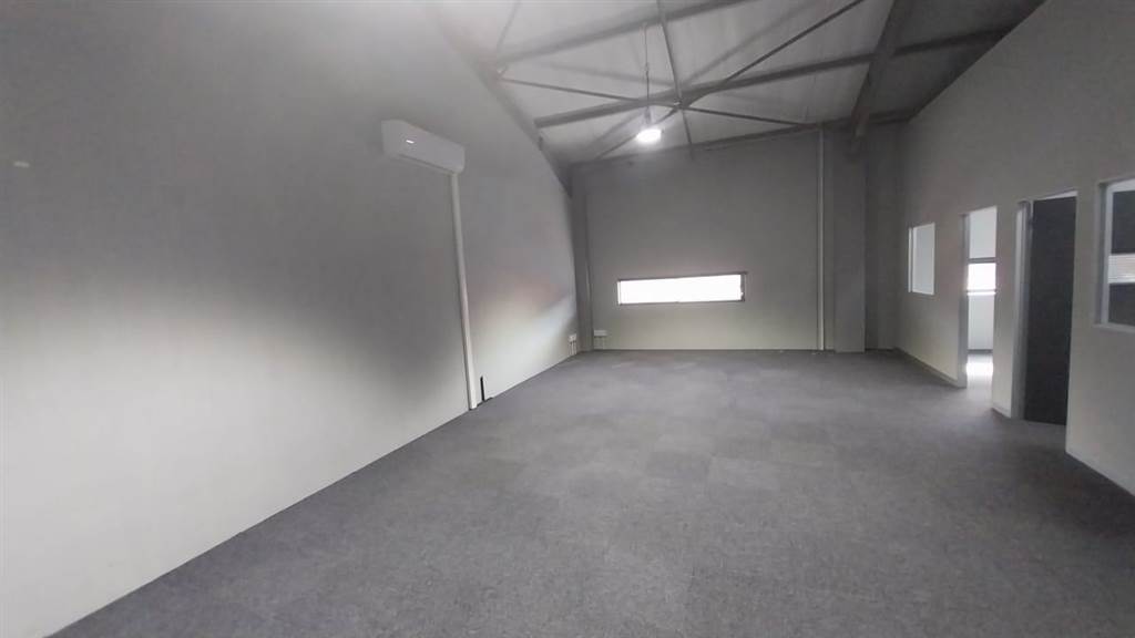 350  m² Commercial space in Montana photo number 23