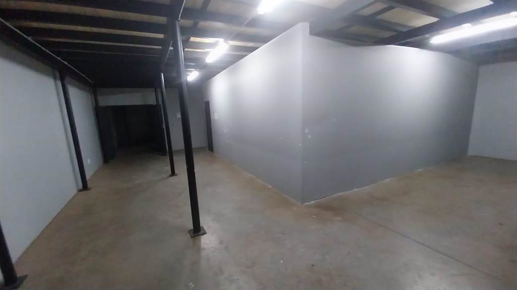 350  m² Commercial space in Montana photo number 8