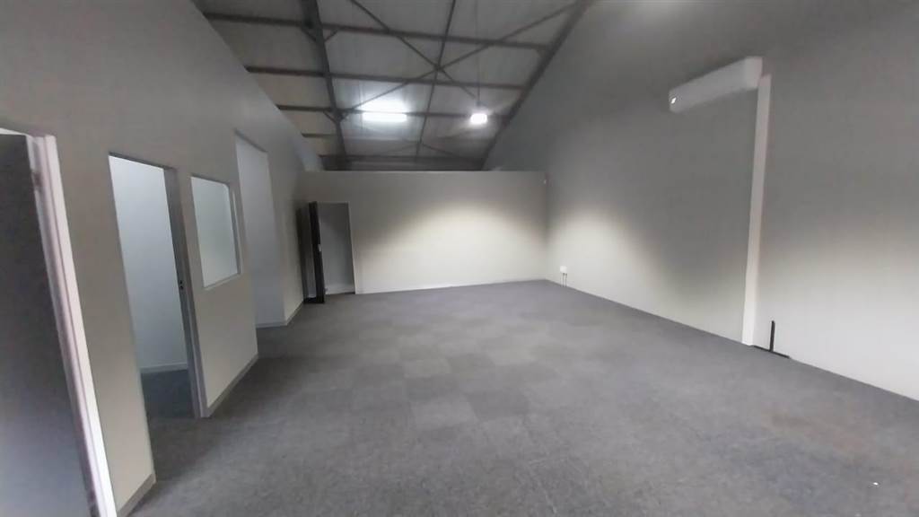 350  m² Commercial space in Montana photo number 19