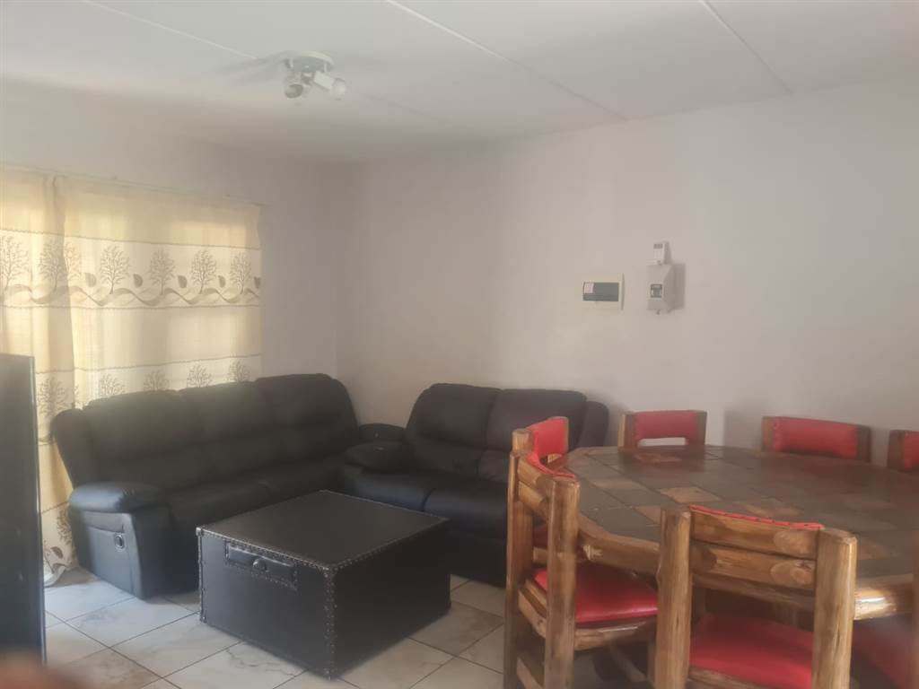 3 Bed Apartment in Waterval East photo number 3