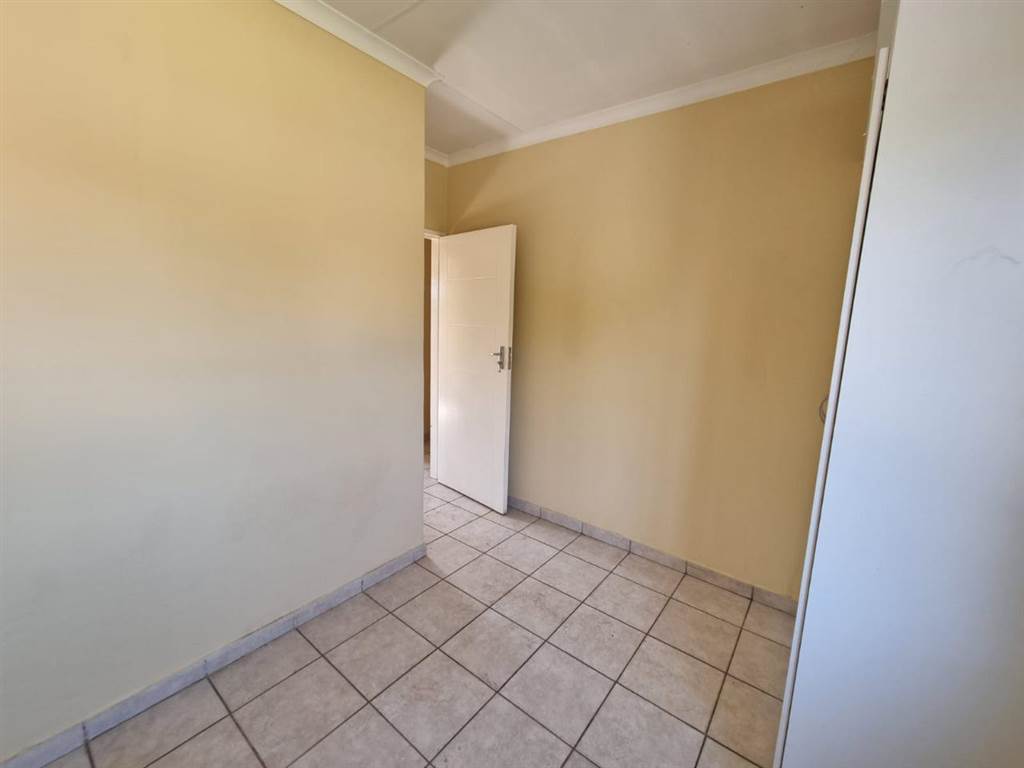 2 Bed Duplex in Pretoria North photo number 12