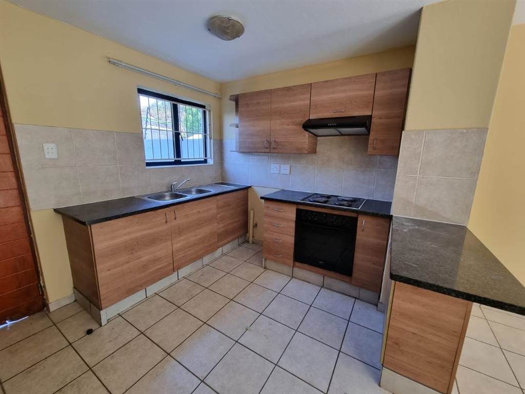 2 Bed Duplex in Pretoria North photo number 6