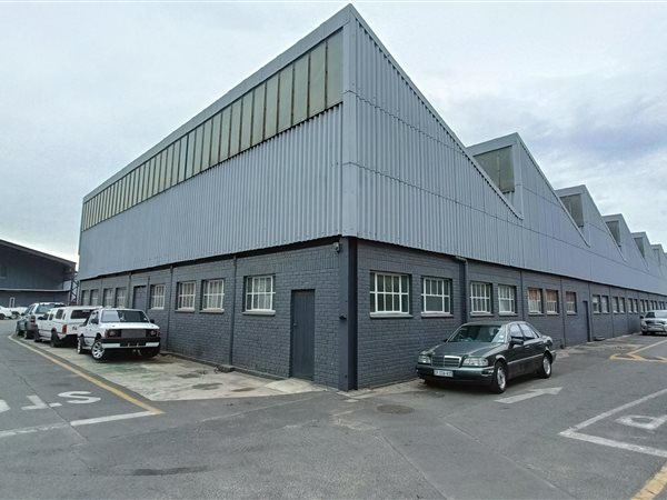 210  m² Industrial space