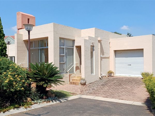 3 Bed House in Rietvalleirand