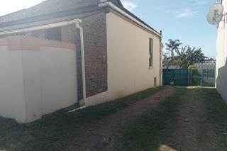 3 Bed House in Southernwood photo number 21