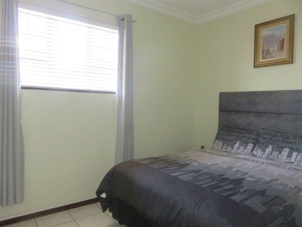 2 Bed Apartment in Scottsville photo number 9