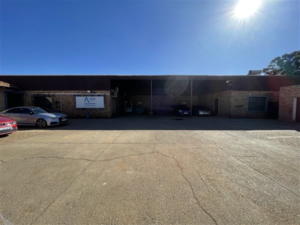 2 350  m² Industrial space