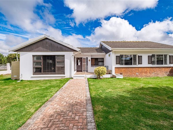 4 Bedroom House 4 Bedroom House