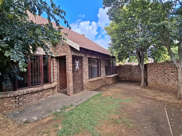 3 Bedroom Townhouse 3 Bedroom Townhouse