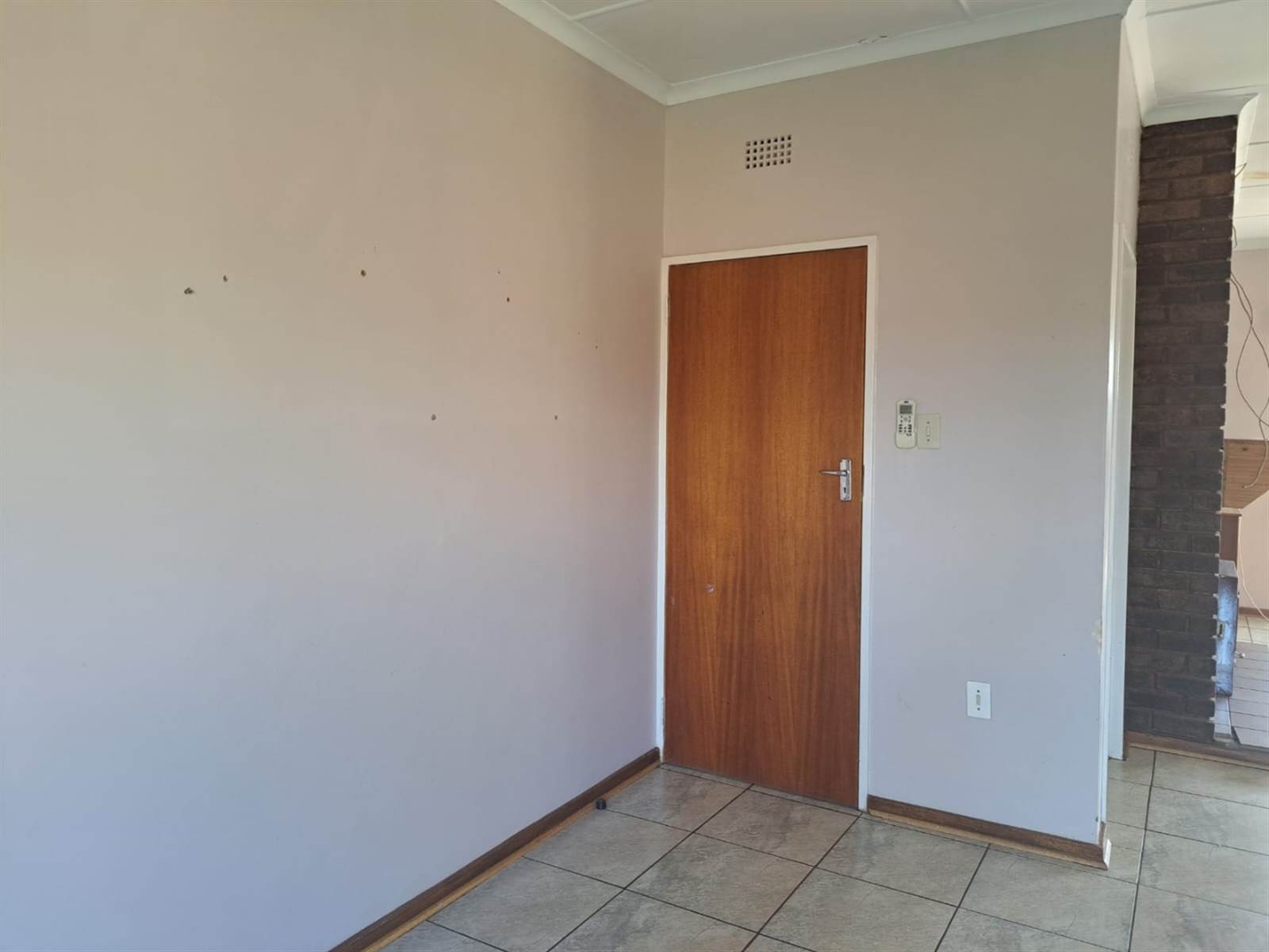 3 Bed House in Postmasburg photo number 19