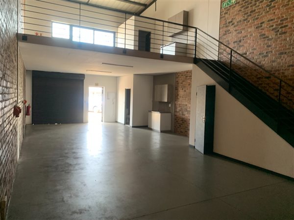 144  m² Commercial space