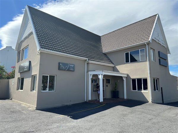 246  m² Commercial space in Somerset West Central