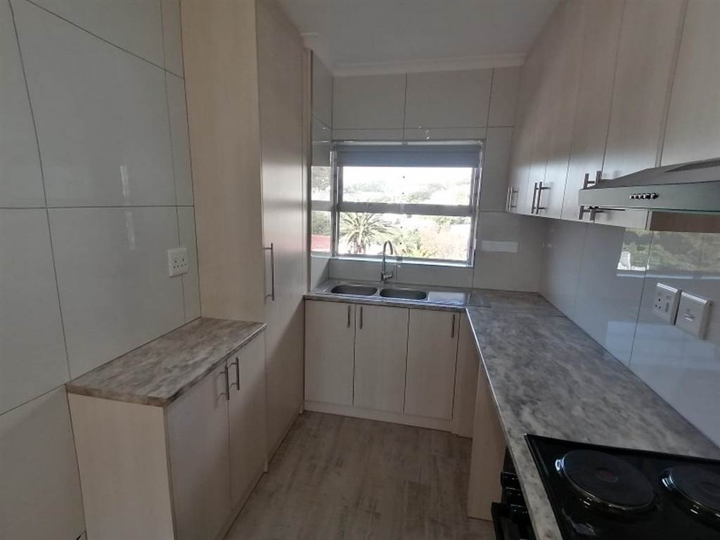 2 Bed Apartment in Vredehoek photo number 3