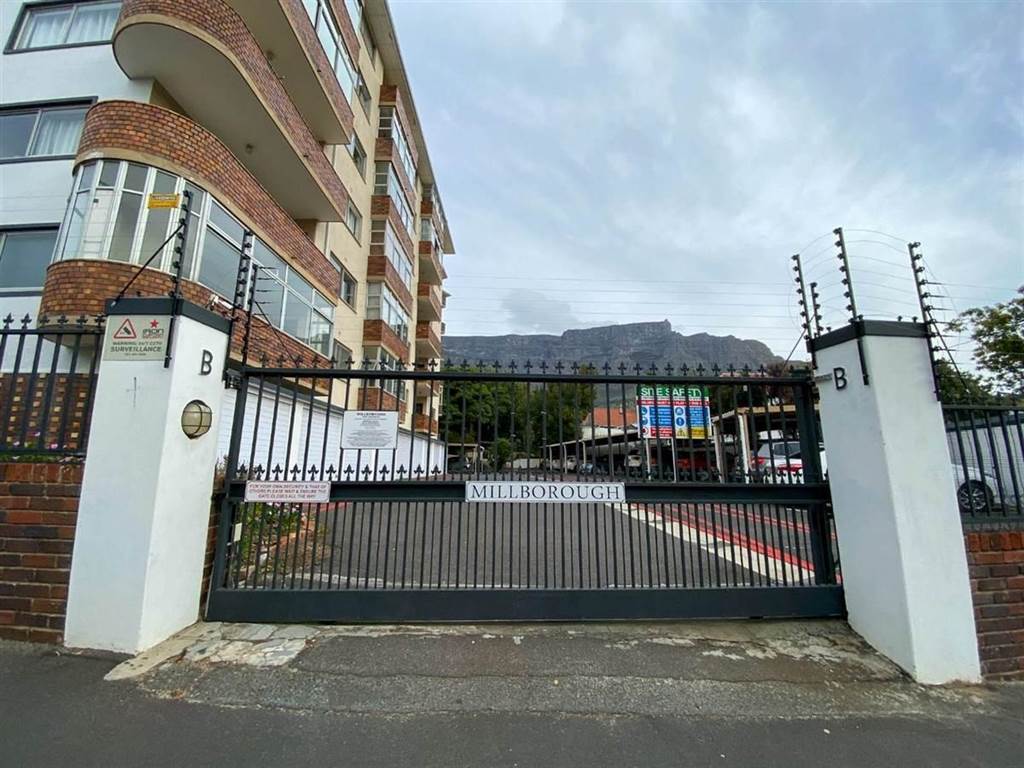 2 Bed Apartment in Vredehoek photo number 1