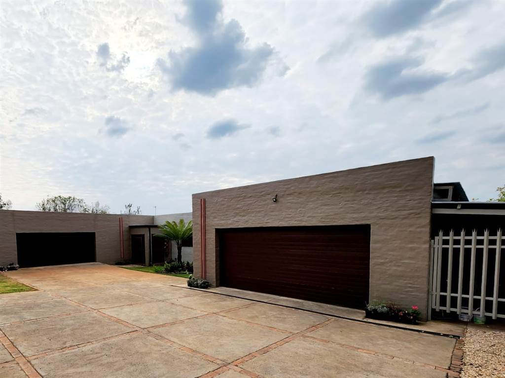 3 Bed House in Mooinooi photo number 23