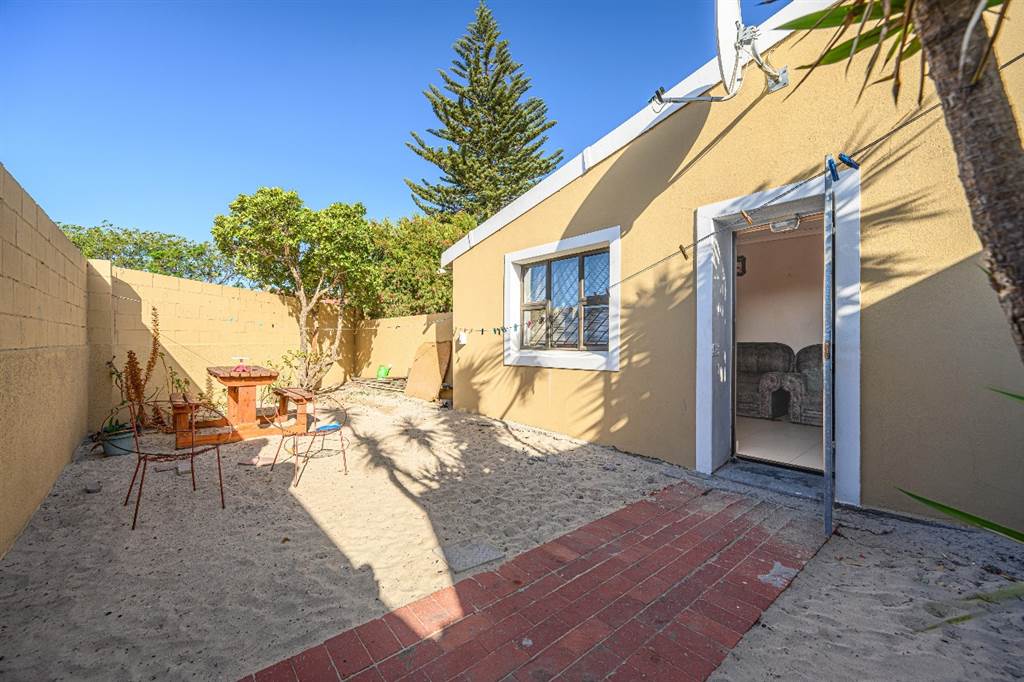 2 Bed Townhouse in Parow photo number 2
