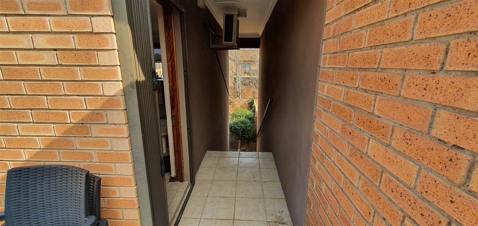 2 Bed Townhouse in Spitskop photo number 8