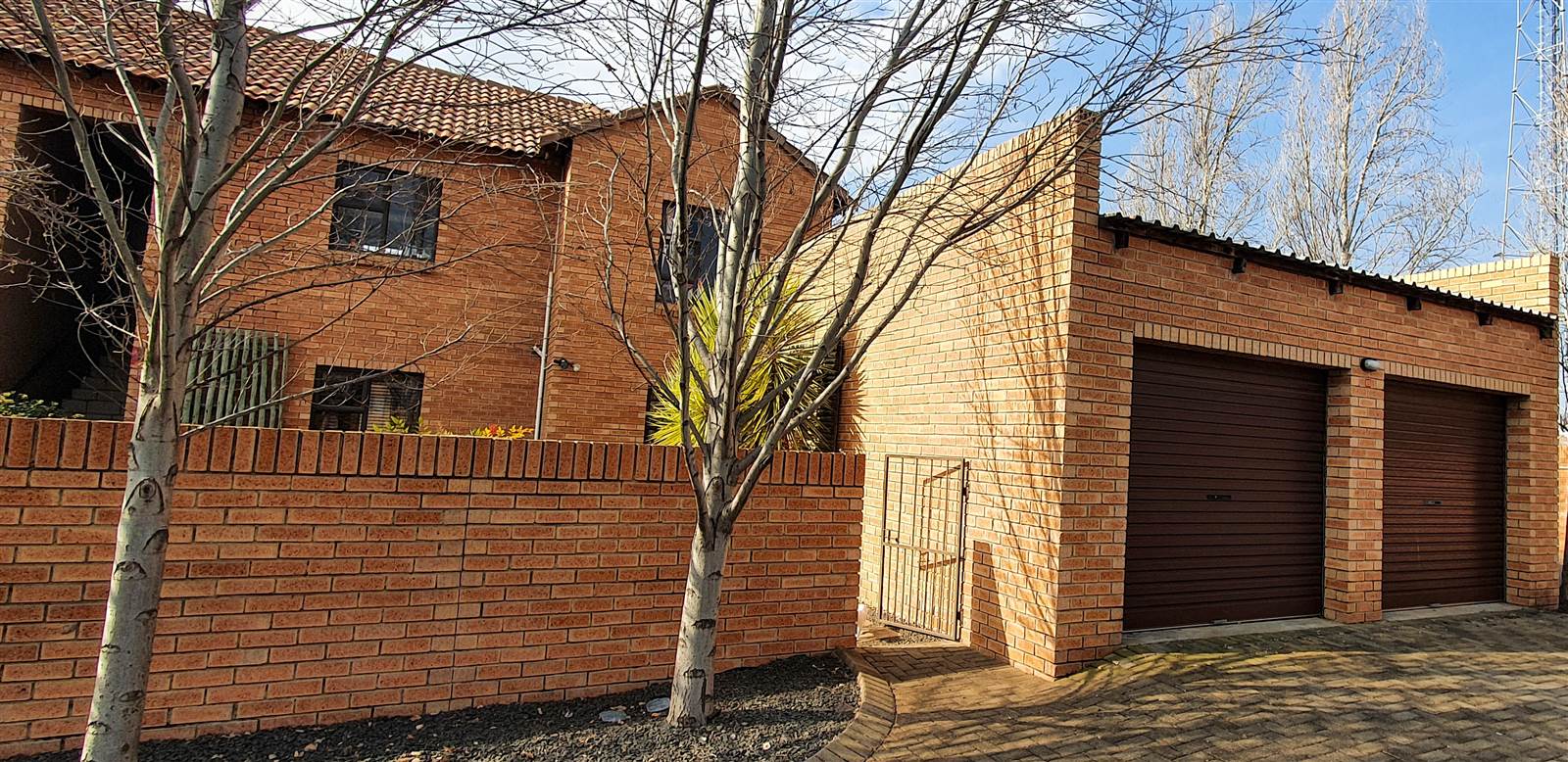 2 Bed Townhouse in Spitskop photo number 2