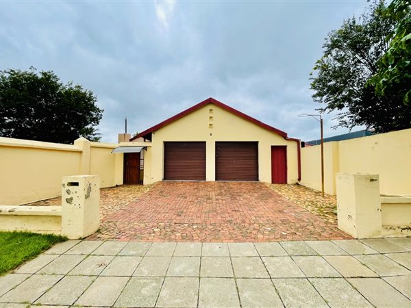 4 Bedroom House 4 Bedroom House