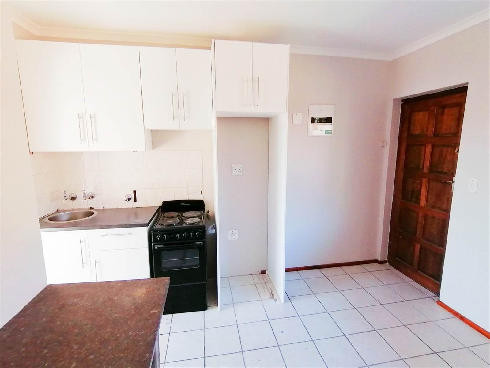 1 Bed Apartment in Protea Heights photo number 4