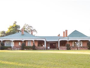 8 Bed House in Albert Falls