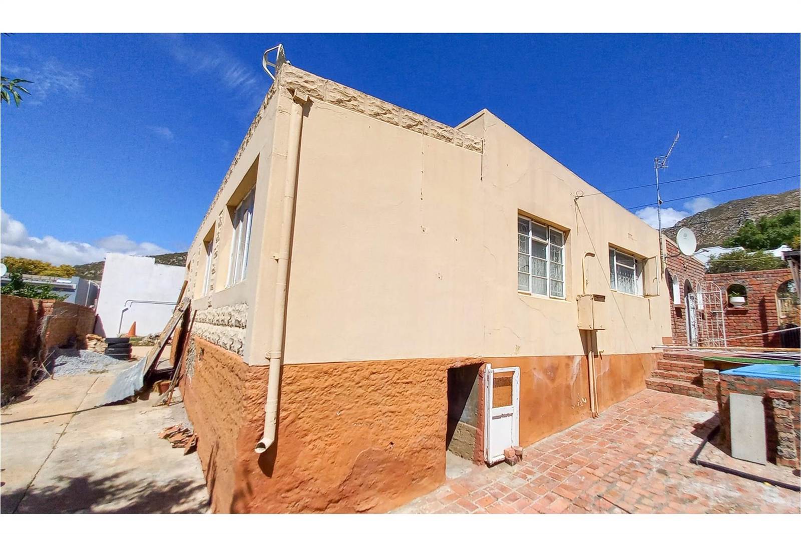 4 Bed House in Montagu photo number 11