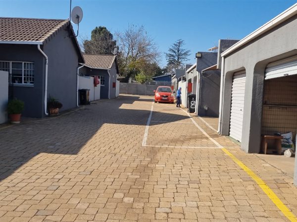 3 Bedroom Townhouse 3 Bedroom Townhouse