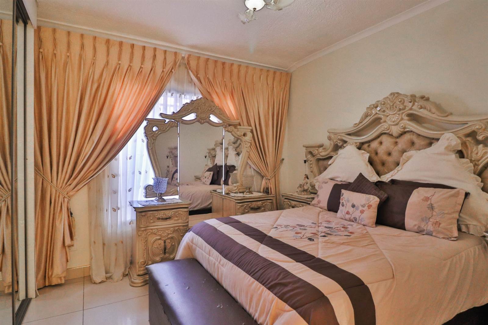 5 Bed House in Lenasia South photo number 19