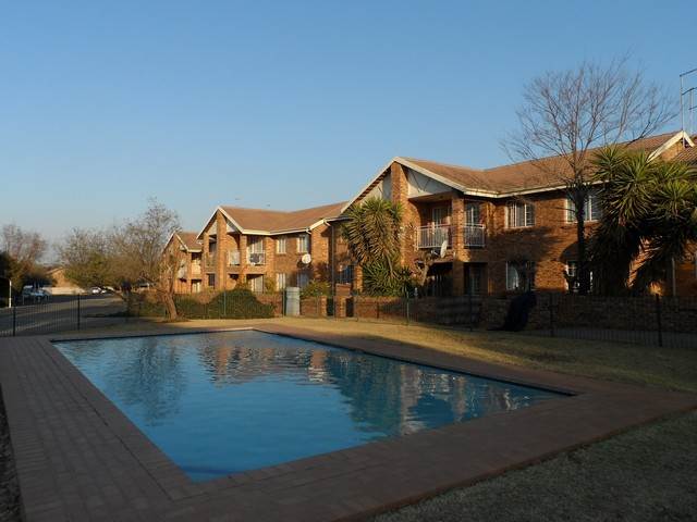 2 Bed Apartment in Highveld photo number 14