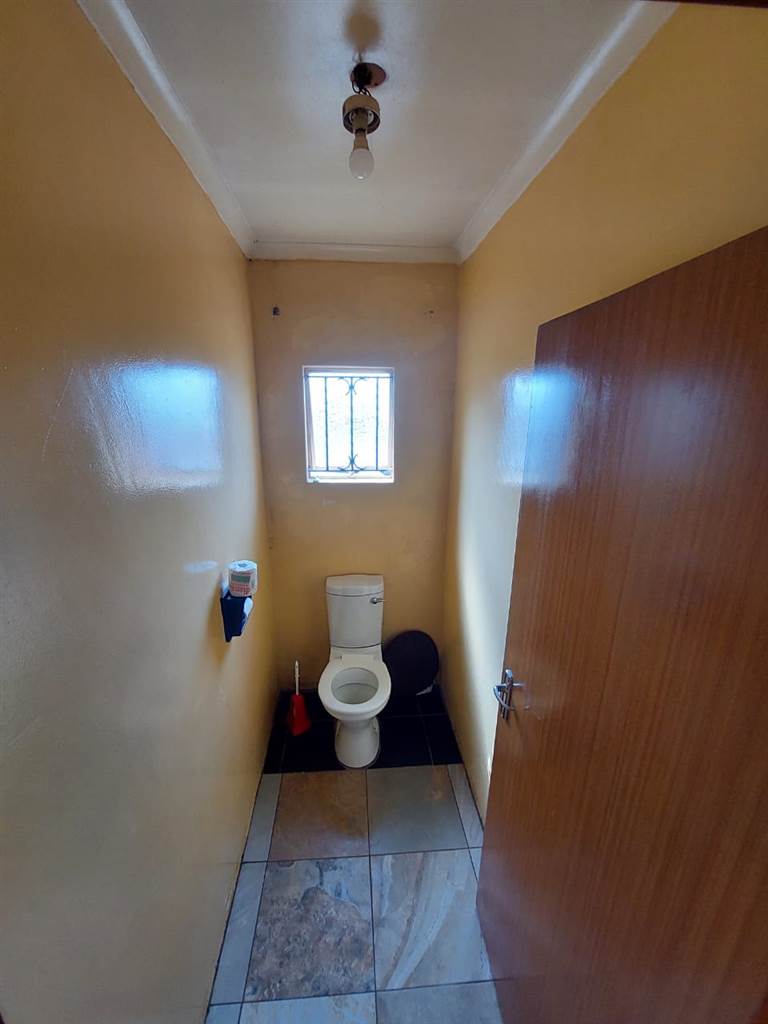 2 Bed House in Phuthaditjhaba photo number 13