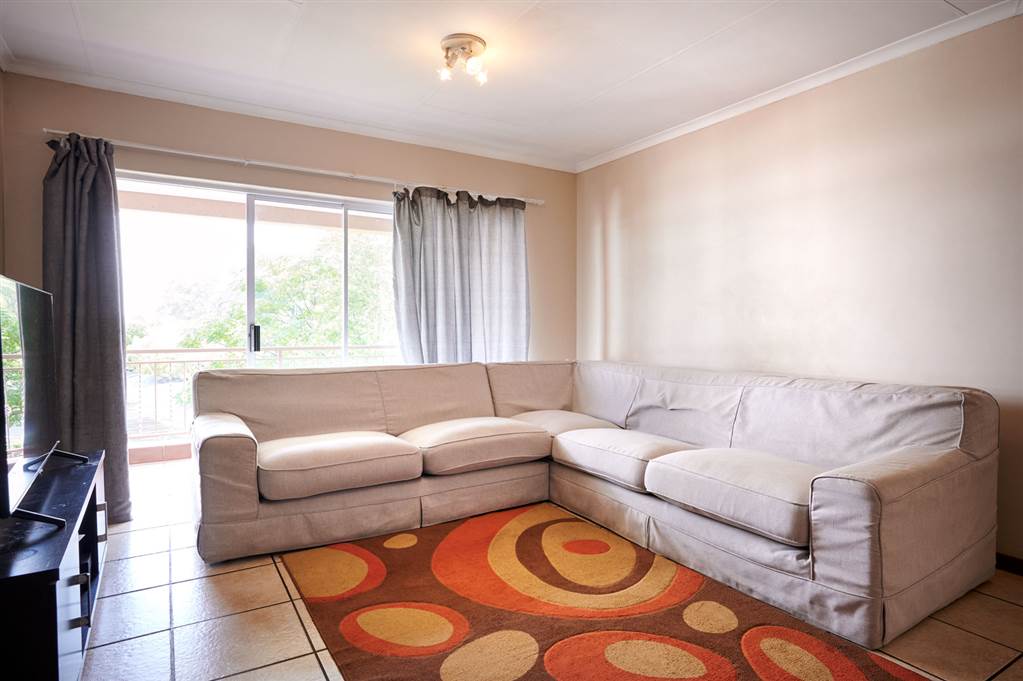 2 Bed Apartment in Sunninghill photo number 6
