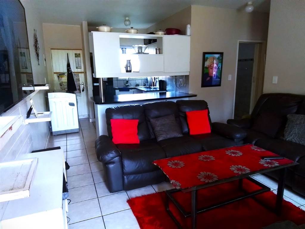 2 Bed Apartment in Boksburg Central photo number 3